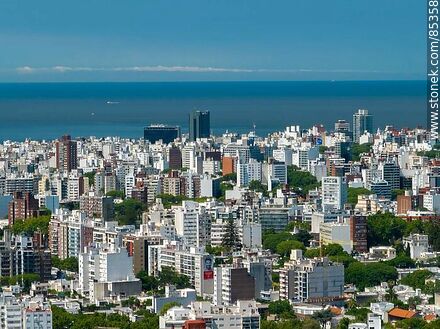 Vista aérea de edificios de la ciudad de Pocitos y Punta Carretas - Departamento de Montevideo - URUGUAY. Foto No. 85358