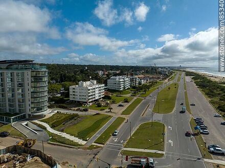 Vista aérea de la rambla frente al Grand Hotel - Punta del Este y balnearios cercanos - URUGUAY. Foto No. 85340