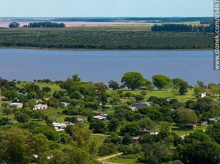 Vista aérea del estuario del río YacuÍ - Departamento de Salto - URUGUAY. Foto No. 85467